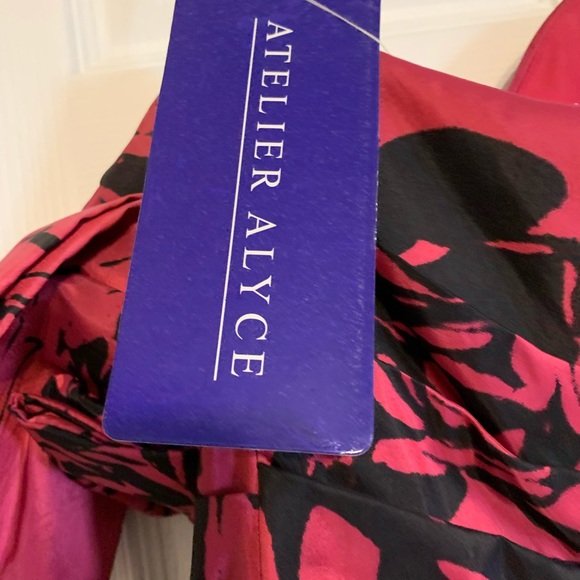 Dress - Picture 6 of 6